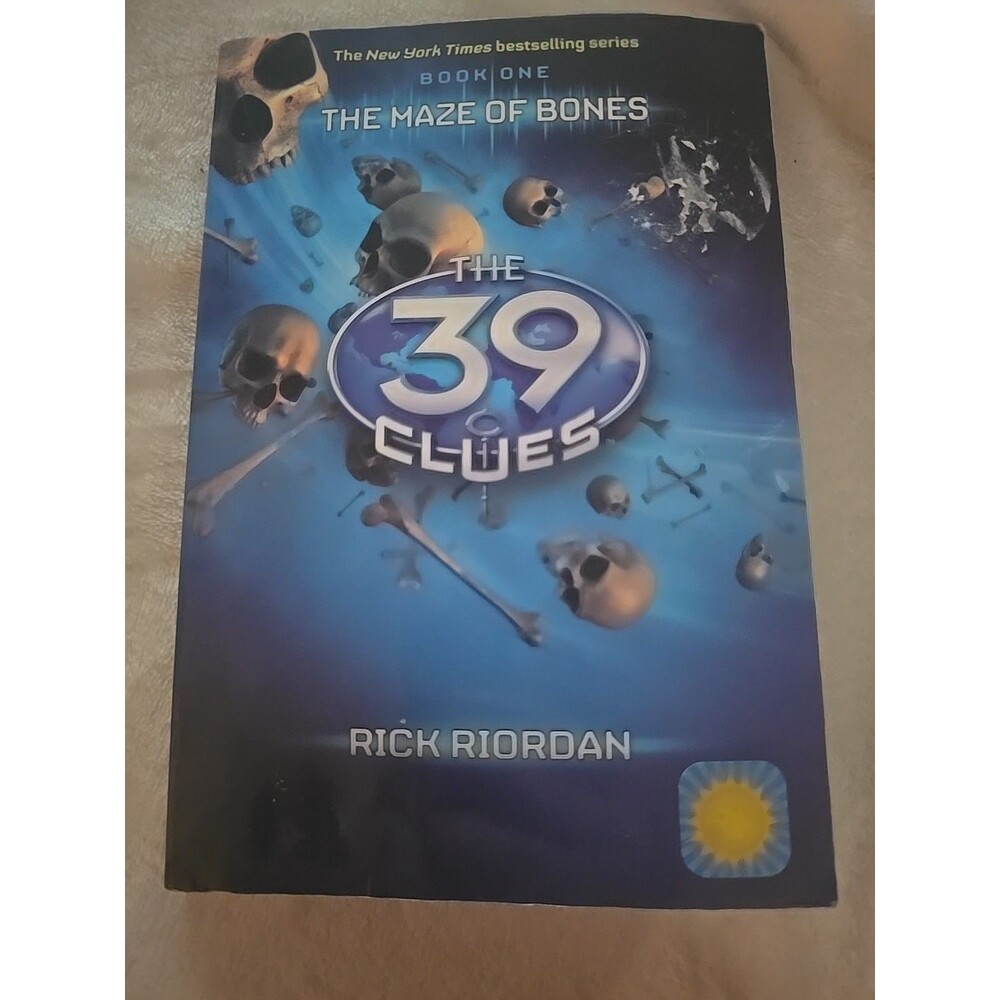 The Maze of Bones (39 Clues, No. 1) - Paperback By Riordan, Rick - GOOD